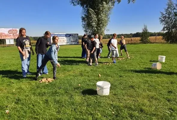 Dzień Ziemniaka klasy 5A w Piasecznie – rower, ognisko i wspólna zabawa