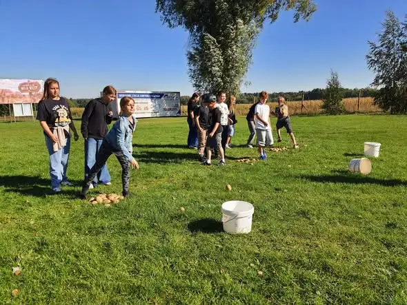 Dzień Ziemniaka klasy 5A w Piasecznie – rower, ognisko i wspólna zabawa