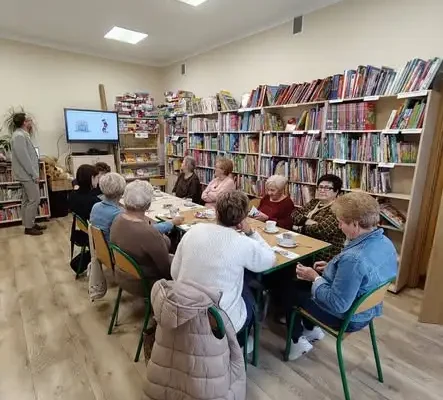 Seniorzy z Kamienia Krajeńskiego uczyli się, jak bezpiecznie korzystać z internetu