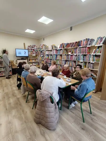 Seniorzy z Kamienia Krajeńskiego uczyli się, jak bezpiecznie korzystać z internetu