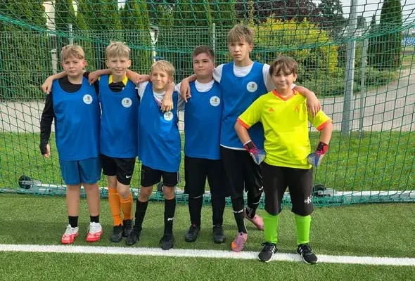 Młodzi piłkarze z Trójki Sępólno z awansem i ambitną grą w turnieju „Z Orlika na Stadion”