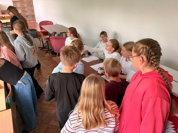Wybory do Samorządu Uczniowskiego w Trójce w Sępólnie Krajeńskim – praktyczna lekcja demokracji