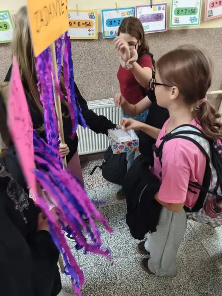 Tydzień Przeciwdziałania Przemocy Rówieśniczej – uczniowie klasy 8 rozdali życiowe zadania