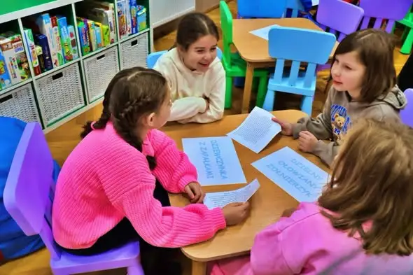 Klasa 2b odkrywała literackie światy w sępoleńskiej bibliotece