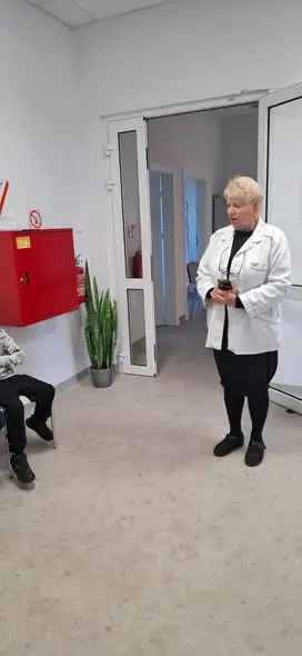 Uczniowie z Sosna odwiedzili Ośrodek Zdrowia – lekcja o zdrowiu i stomatologii